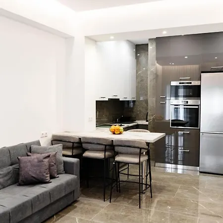Appartamento Larissa Railway &metro Station *