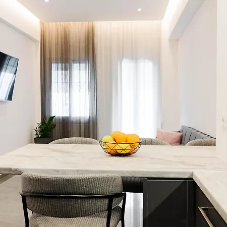 Apartment Larissa Railway &metro Station